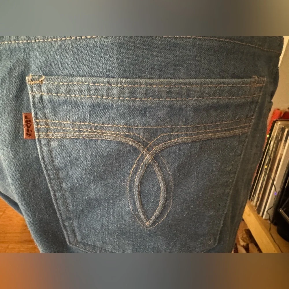 Vintage 90’s Levi’s cut cropped action Denim Jeans